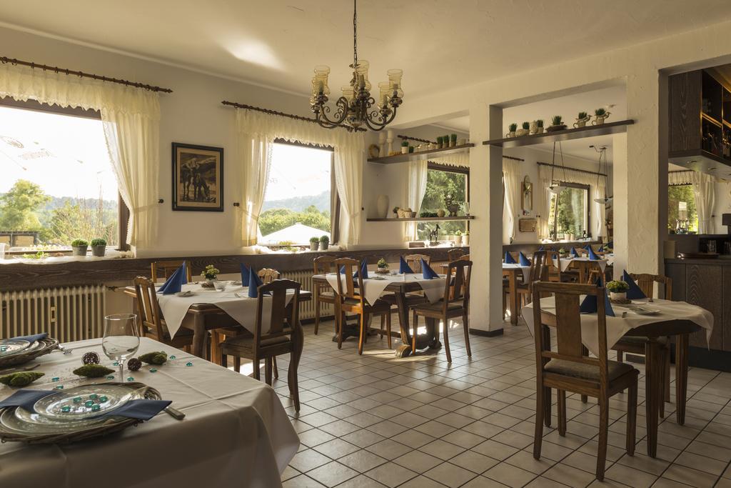 Hotel Restaurant Häsfeld Überherrn Exterior foto