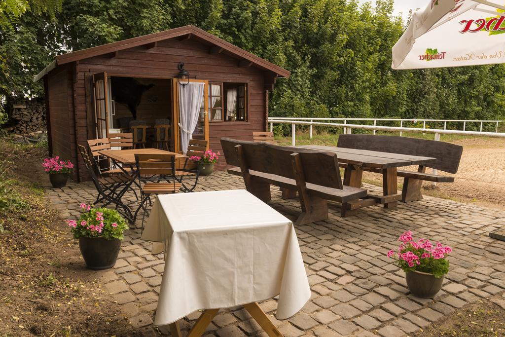 Hotel Restaurant Häsfeld Überherrn Exterior foto