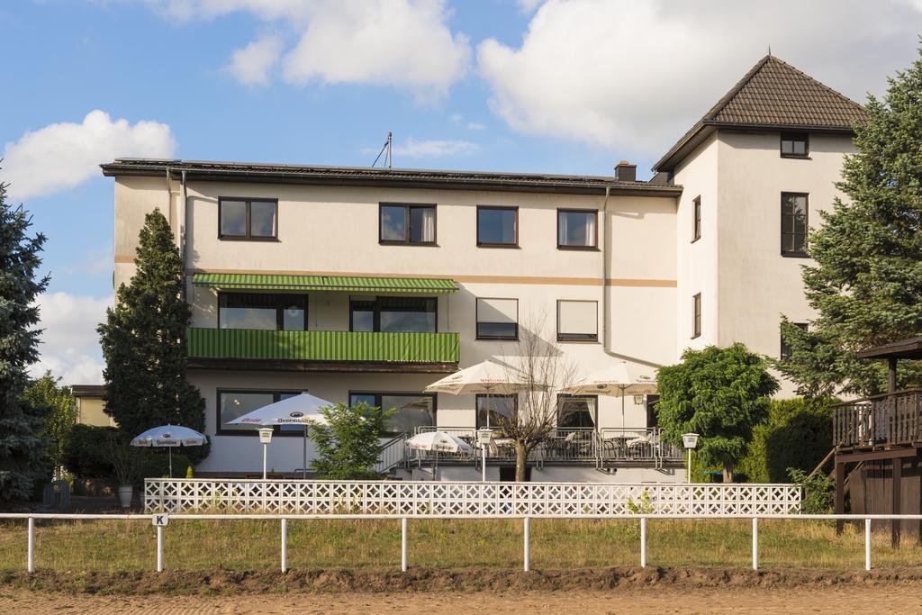 Hotel Restaurant Häsfeld Überherrn Exterior foto